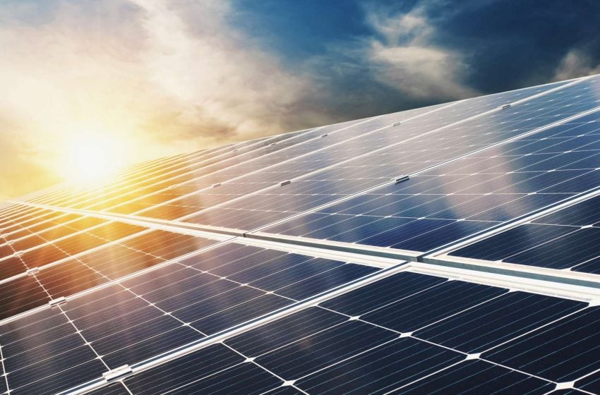 السعودية :أكبر مصنع لإنتاج ألواح الطاقة الشمسية في الشرق الأوسط