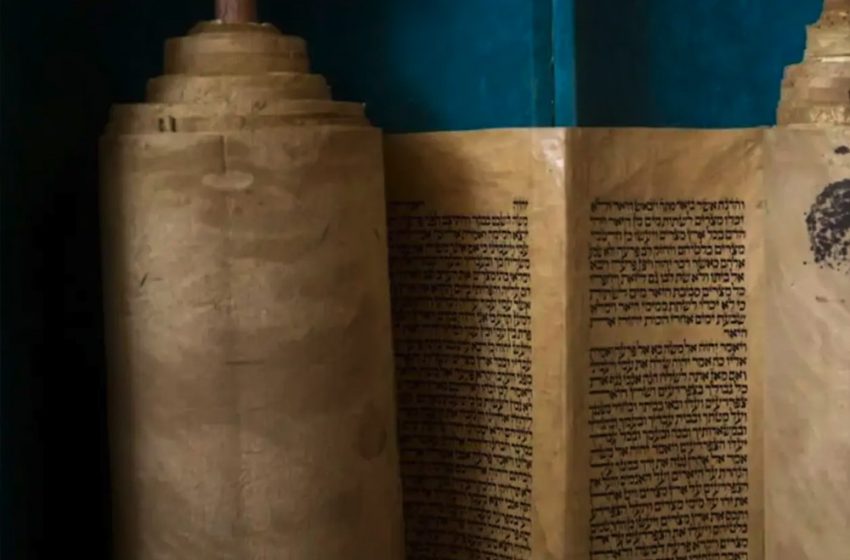  إسرائيل … العثور على مخطوطة توراة مسروقة أصلها بغدادي