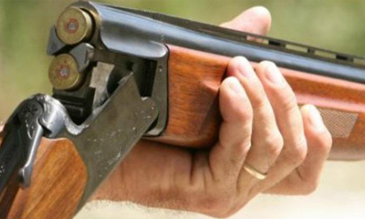  شخص يطلق النار من بندقية صيد متسببا في مصرع أشخاص من أفراد عائلته