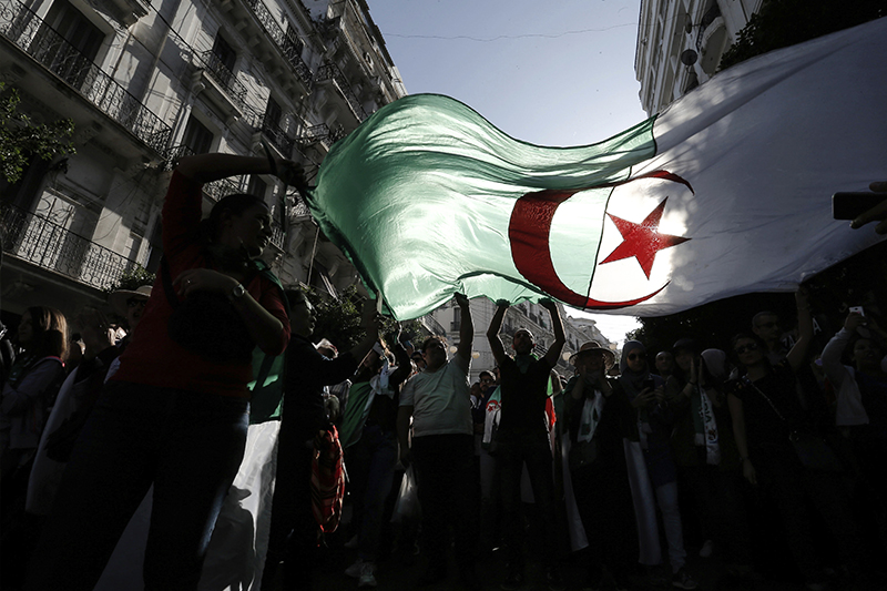  محاكمات الإرهاب بتهم مزعومة يسلط الضوء على التراجع الملحوظ لوضع حقوق الإنسان بالجزائر