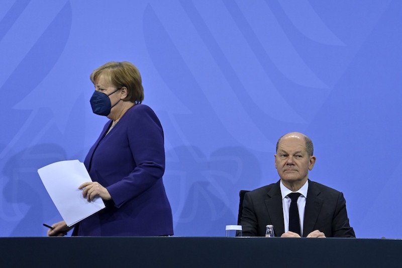 البرلمان الألماني ينتخب شولتس مستشارا خلفا لميركل