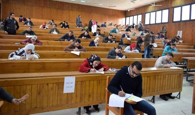  وزير التعليم العالي يدعو لإجراء الامتحانات و الدراسة عن بعد