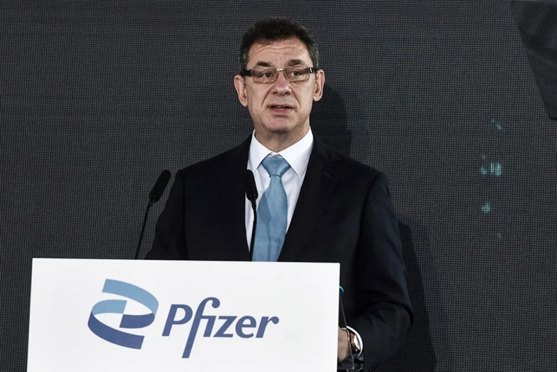 الرئيس التنفيذي لشركة “فايزر” يفوز بجائزة جينيسيس الإسرائيلية لعام 2022