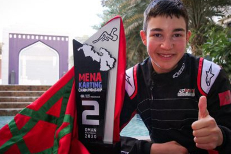  المغربي سليمان زنفاري يشارك في بطولة الإمارات لسباق السيارات