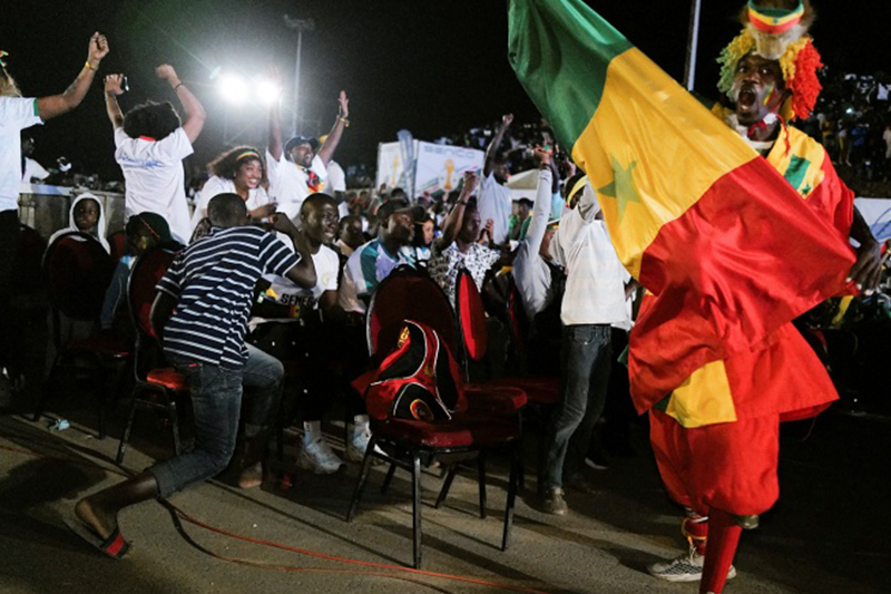  فرح كبير في السنغال بعد التتويج بكأس أمم إفريقيا والرئيس يعلن الاثنين يوم عطلة