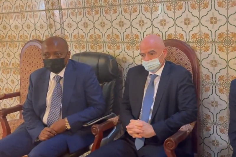 رئيس الفيفا ورئيس الاتحاد الإفريقي يحضران صلاة الجمعة