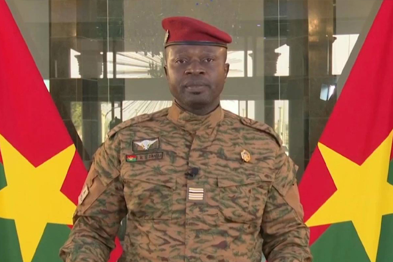  رئيس بوركينا فاسو دامبيا يؤدي اليمين الدستورية