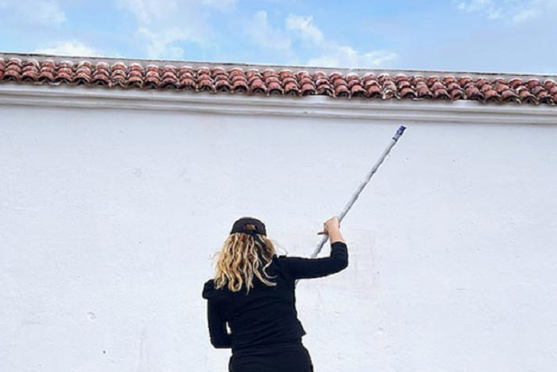  الفنانة الإسبانية كاترينا تور وأطفال صويريون ينهون إنجاز جدارية بسمات موكادور
