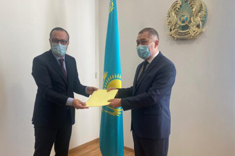  سفير المغرب معنينو يقدم أوراق اعتماده لدى جمهورية كازاخستان