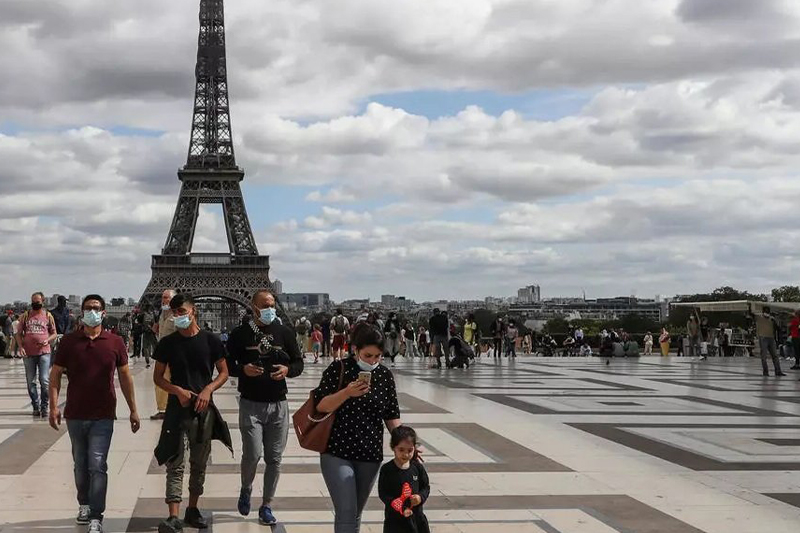  فرنسا ترفع إلزامية ارتداء الكمامة في الأماكن المغلقة