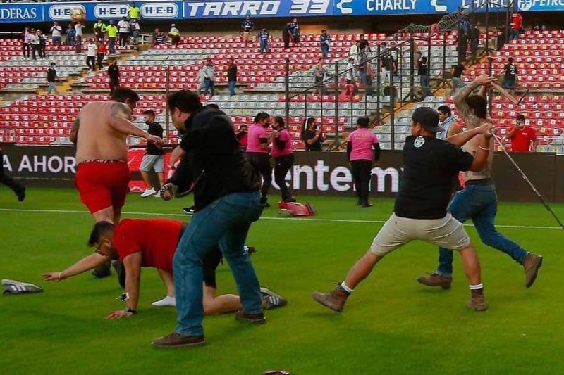  بطولة المكسيك.. إصابة 22 مشجعا في اشتباكات خلال مباراة كويريتارو وأطلس غوادالاخارا