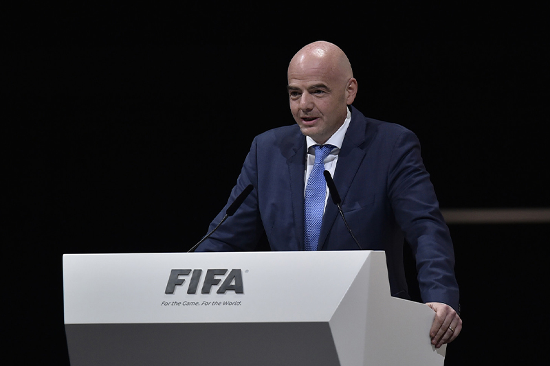  رئيس الاتحاد الدولي لكرة القدم يعلن ترشحه لولاية ثالثة