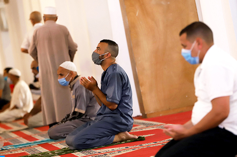  رفع الدعاء المعتاد في صلاة الاستسقاء بعد صلاة الجمعة بجميع مساجد المغرب