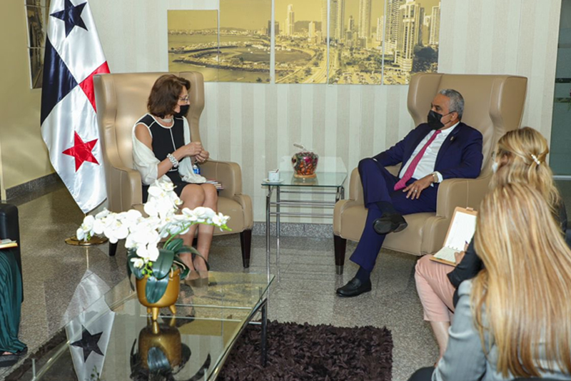  سفيرة المغرب ببنما تتباحث مع رئيس لجنة الشؤون الخارجية بالجمعية الوطنية