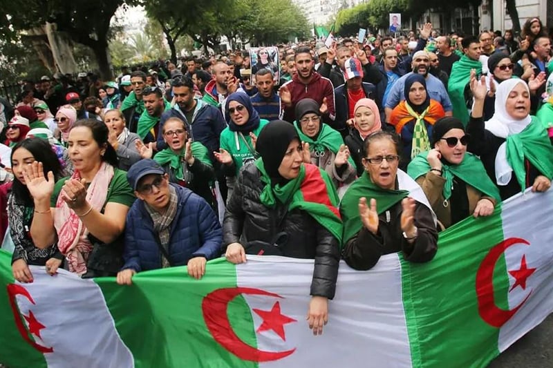 الجزائر تعلن إضراب وطني يومي 26 و 27 أبريل بقطاع الوظيفة العمومية