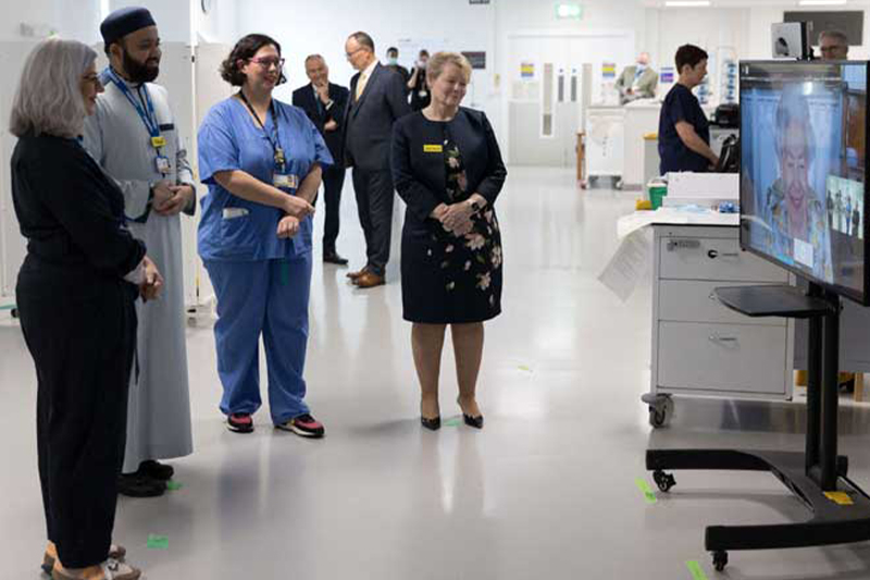  بريطانيا : الملكة إليزابيث الثانية تفتتح وحدة صحية لكوفيد باسمها في مستشفى لندن الملكي