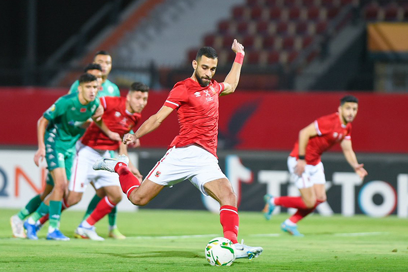 دوري ابطال افريقيا لكرة القدم : مواجهة حاسمة بين الرجاء الرياضي والأهلي المصري