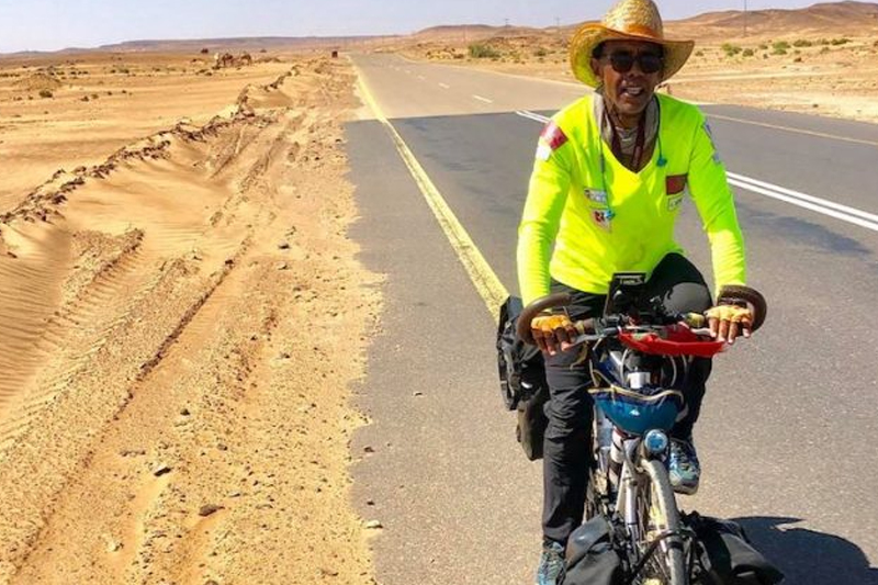 الدراج المغربي كريم موسطى يخوض مغامرة جديدة من أمستردام إلى دكار بدراجة هوائية