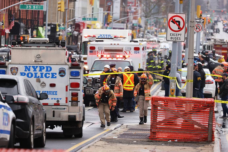 نيويورك : إصابة 13 شخصا في حادث إطلاق نار بمحطة لمترو الأنفاق