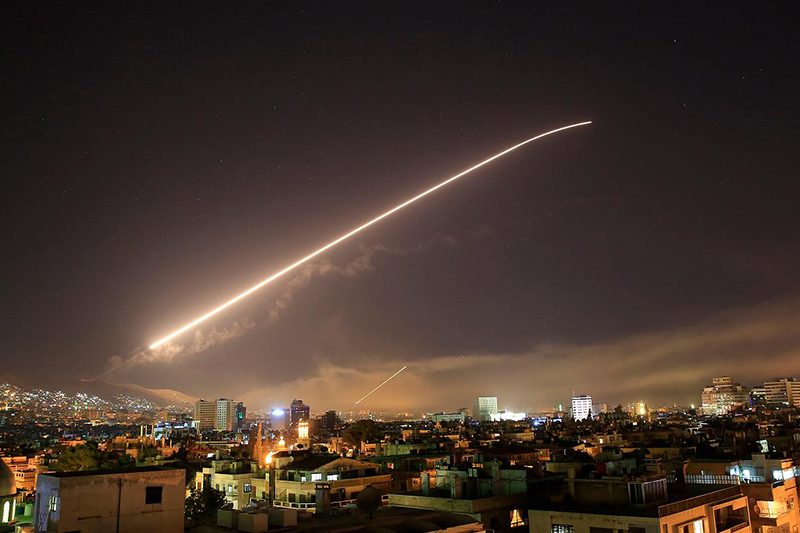 مصرع ثلاثة أشخاص في قصف إسرائيلي استهدف جنوب دمشق السورية