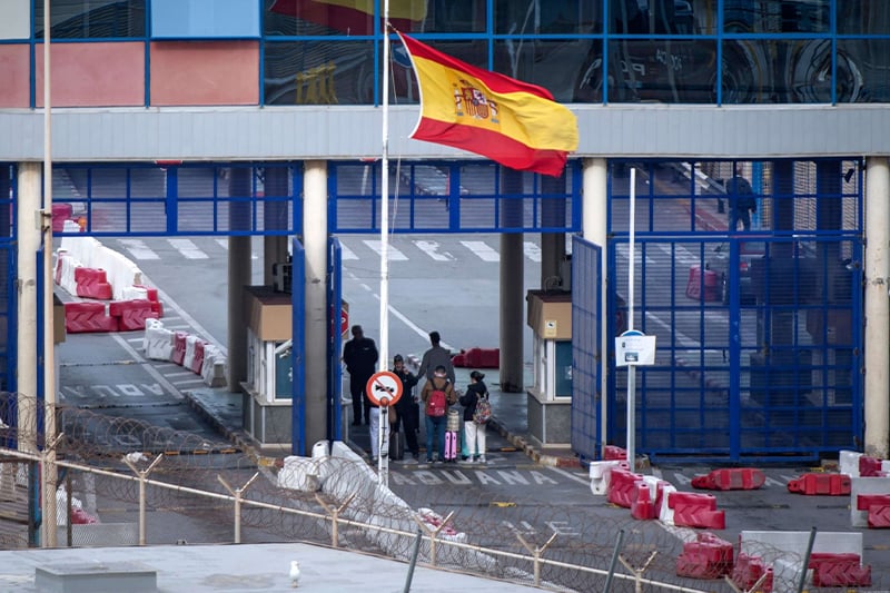  إسبانيا تعلن إلغاء قيود الدخول إلى سبتة ومليلية