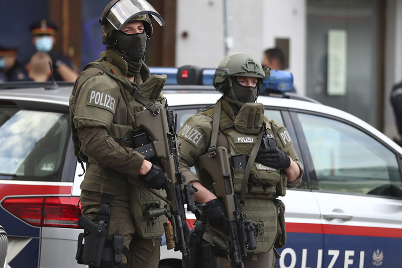 الشرطة النمساوية تفكك منظمة لتهريب البشر تنشط في 5 دول