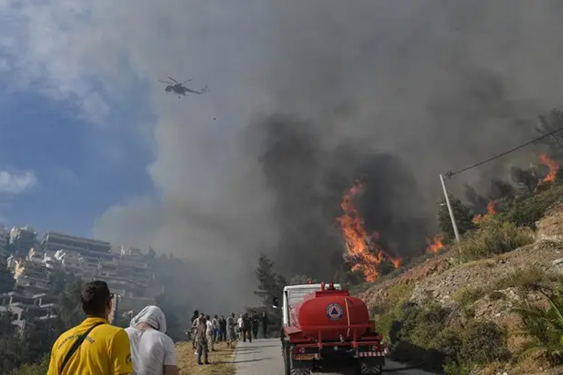 اليونان: السيطرة على حريق كبير بالقرب من العاصمة أثينا