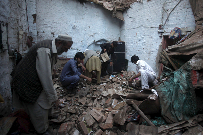 مصرع 255 شخصاً وإصابة 500 آخرين في زلزال بأفغانستان