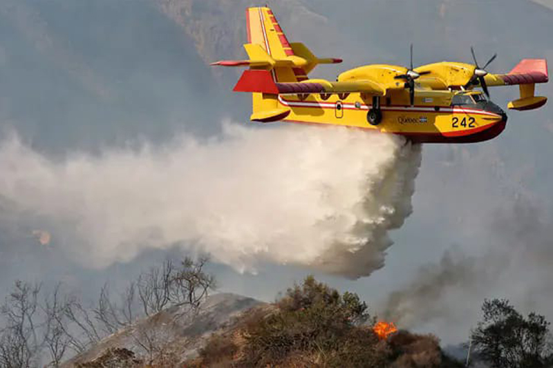  طائرات CanadaAir تتدخل لإطفاء حريق غابة بوكربة بإقليم تازة