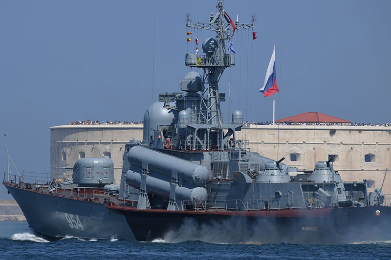  روسيا تعلن سحب قواتها من جزيرة زميني في البحر الأسود