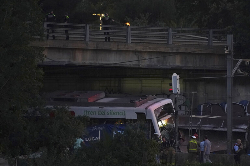 إصابة 30 شخصاً إثر تصادم قطارين في مقاطعة تاراغونا بإسبانيا