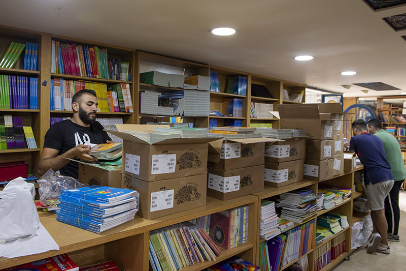  الحكومة تدرس طلبا بخصوص مراجعة أسعار الكتب المدرسية