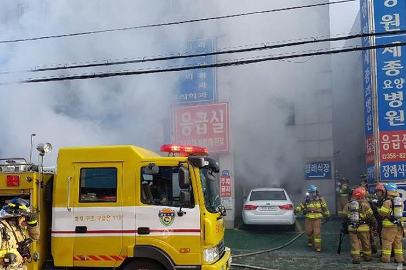 مصرع 7 أشخاص وإصابة 46 آخرين في حريق شرق كوريا
