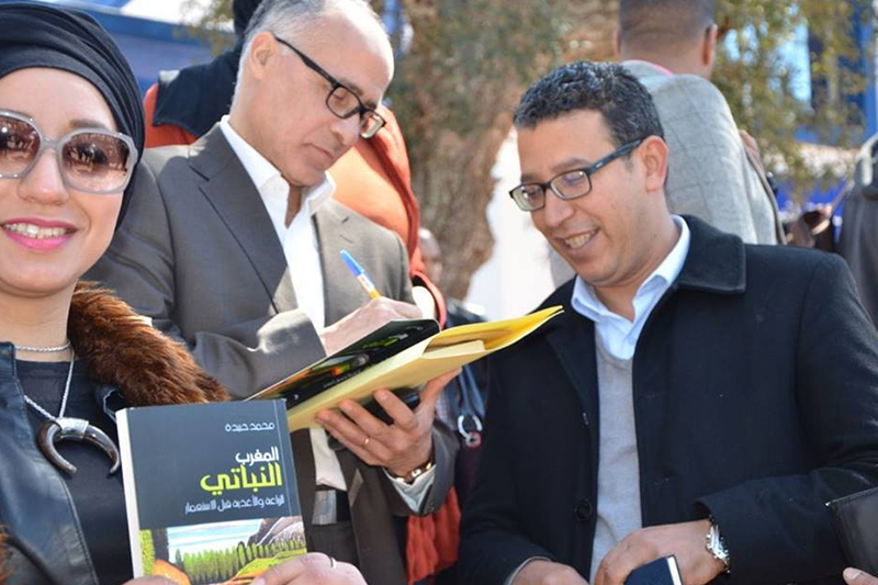  المعرض الدولي للنشر والكتاب 2022 : المؤرخ محمد حبيدة يوقع كتابه الجديد كتابة التاريخ