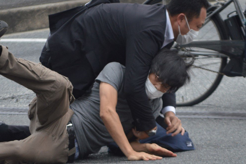  اليابان : المشتبه فيه في اغتيال رئيس الوزراء السابق يعترف بجريمته