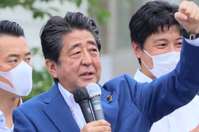  وفاة رئيس الوزراء الياباني السابق