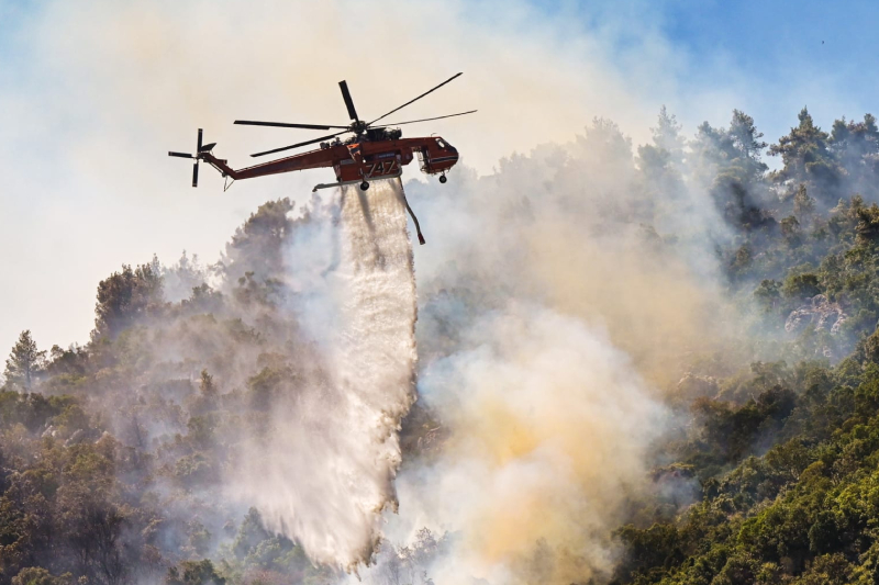  اليونان تعلن مصرع شخصين إثر تحطم مروحية لإطفاء الحرائق