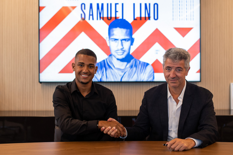 البرازيلي صامويل لينو يعلن التعاقد مع نادي أتلتيكو مدريد