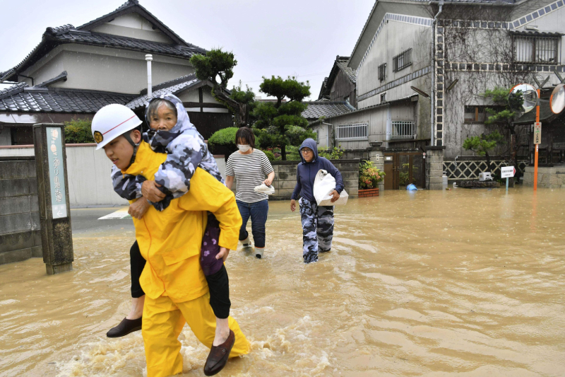  إجلاء أزيد من 480 ألف شخصٍ بسبب الأمطار الغزيرة جنوب اليابان