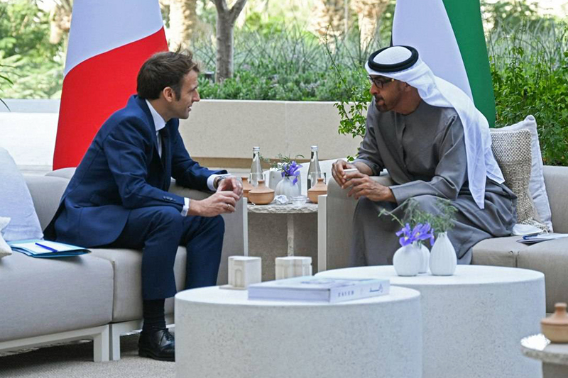 الرئيس الإماراتي يبدأ في فرنسا أول زيارة خارجية له منذ