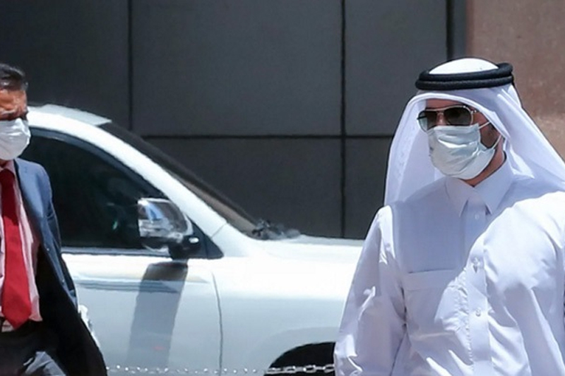  قطر تعيد إلزامية ارتداء الكمامة في الأماكن العامة المغلقة
