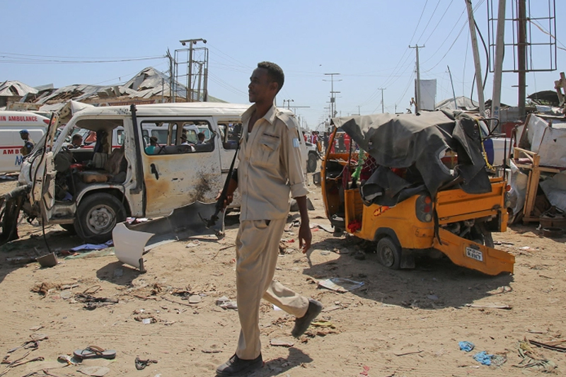  مقتل خمسة أشخاص في انفجار سيارة مفخخة استهدف فندقا في الصومال