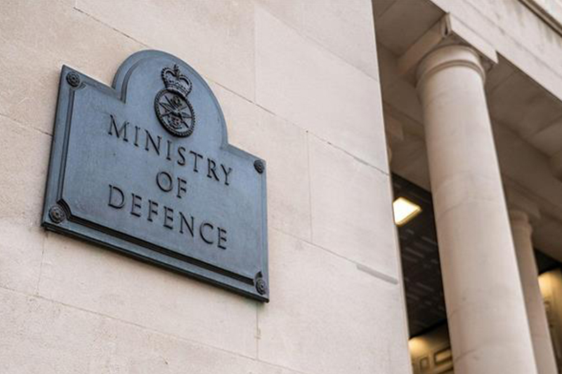  وزارة الدفاع البريطانية تعلن فتح تحقيق بعد اختراق حساباتها على موقعي تويتر ويوتيوب
