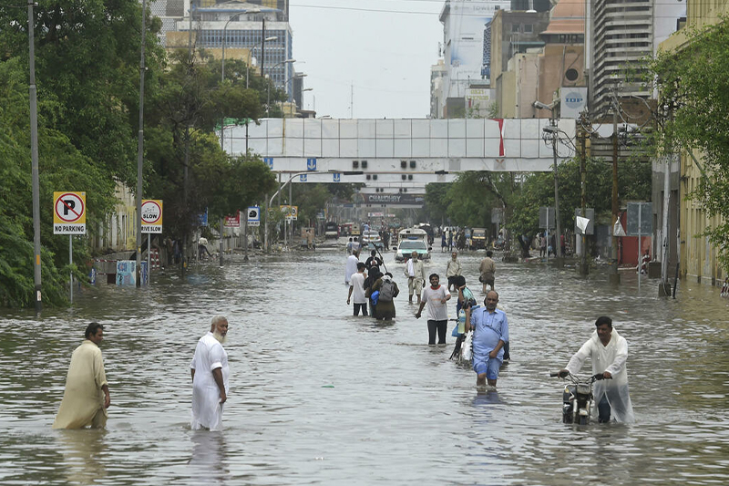 الأمطار الموسمية بباكستان تودي بحياة 12 شخصاً