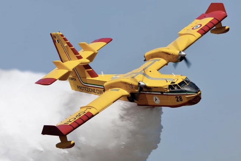 4 طائرات من طراز كنادير تتدخل لإخماد الحرائق بإقليم العرائش