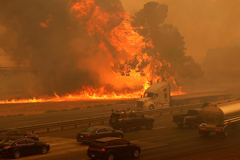  الولايات المتحدة : استمرار الحرائق بغابات كاليفورنيا