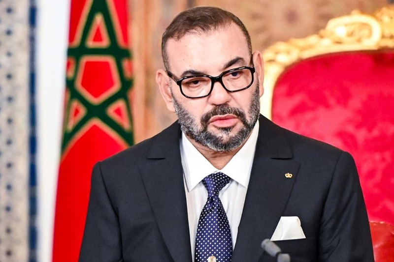  جون أفريك: العاهل المغربي سيحضر شخصيا للقمة العربية بالجزائر