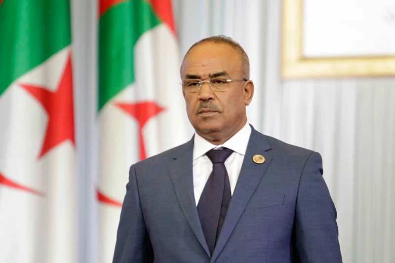 القضاء الجزائري يحتجز رئيس وزراء أسبق