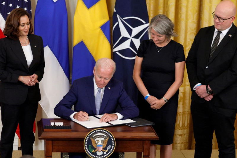  جو بايدن يوقع مصادقة الولايات المتحدة على طلب انضمام فنلندا والسويد إلى حلف الناتو
