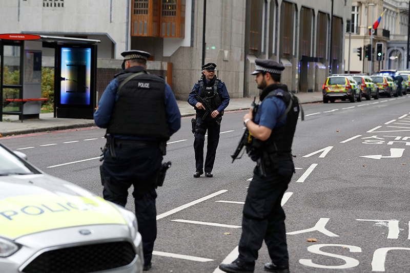  شرطة بريطانيا تعتقل رجلاً يشتبه في انتمائه لخلية تابعة لتنظيم الدولة الإسلامية